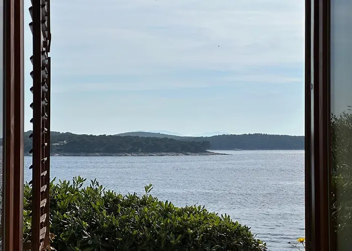 Porthos * Hvar Town