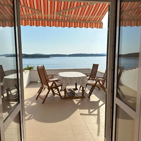 Porthos Apartment *