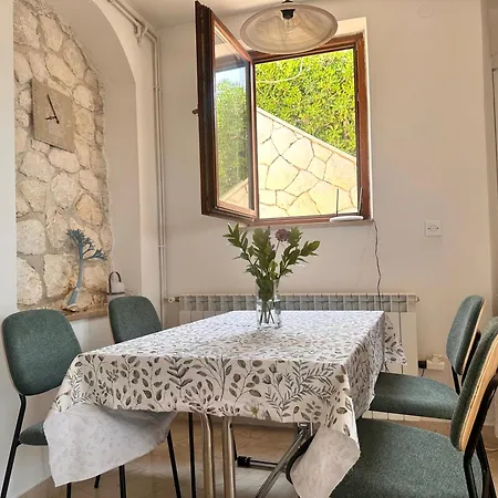 Apartment Porthos