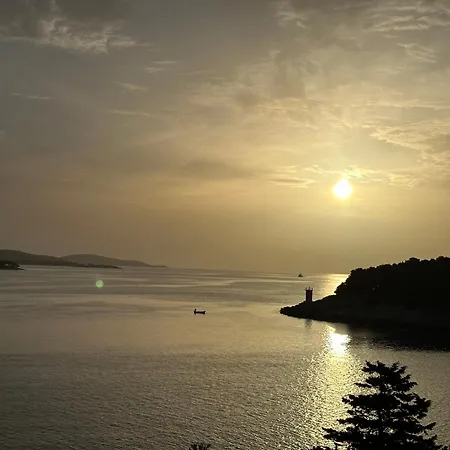 Porthos * Hvar Town