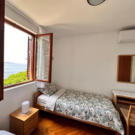 Porthos Apartment