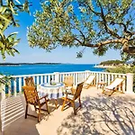 Porthos Hvar Town